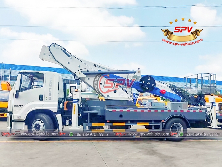 ISUZU GIGA Aerial Lift Vehicle - Left Side